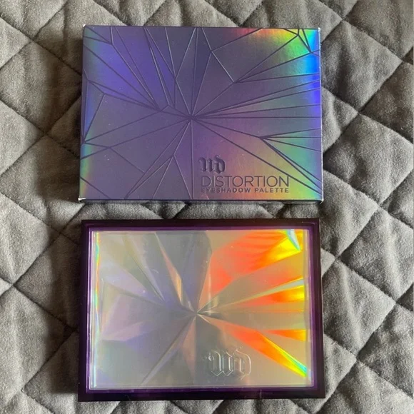 Urban Decay Distortion Eyeshadow Palette - Picture 2 of 2
